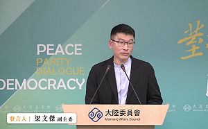 談網紅館長捧中國 梁文傑：現在可能是「袒胸露背笑迎春」