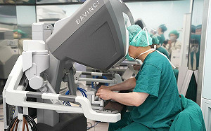 達文西手臂高難度胰十二指腸切除術  助婦人清除病灶重建消化道