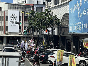 起風了！不只張峻 「護國大繞境」經魏嘉賢服務處：民眾舉「心中有國旗，罷免傅崐萁」