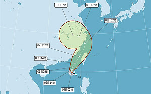 輕颱「丹娜絲」生成最新路徑曝光！週一最接近台灣 2地區首當其衝