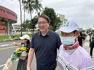 (影) 韓國瑜開嗆罷免發神經 林右昌：藍白買票要普發現金「真的瘋了」