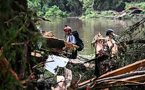 美國德州洪災死者攀至43人 州長延長災難狀態