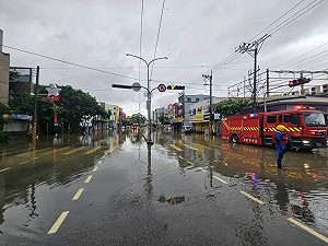 颱風丹娜絲襲台 台中海線地區2戶民宅進水