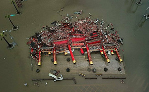 空拍驚人畫面曝光！「南鯤鯓代天府」牌樓全倒  民俗專家：作惡多端的人要小心