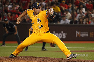 黃恩賜手肘游離體影響待檢查 德保拉牛棚仍有不適