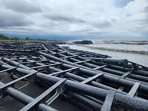 丹娜絲颱風肆虐!補助破億屏東佳冬海上光電案場變「沙灘廢棄物」