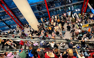 烏無人機空襲癱瘓俄空運! 2千多班機取消或延誤 光聖彼得堡就7千旅客滯留機場