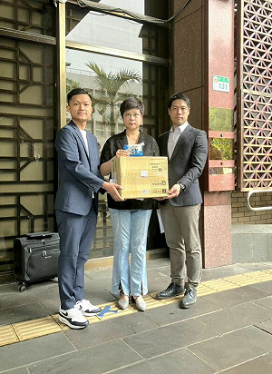 北市垃圾場發現鄭正鈐中製競選小物  林志潔質疑滅證 赴北檢提交事證