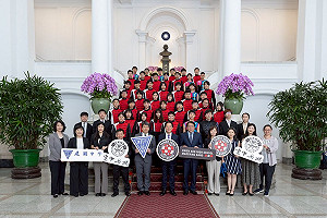 勉勵建中樂旗聯隊赴印尼參賽 大學長賴清德:把冠軍帶回來就對了