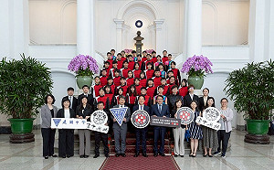 勉勵建中樂旗聯隊赴印尼參賽 大學長賴清德：把冠軍帶回來就對了