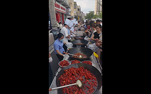 (影)「即便是死、也得拉一片人陪葬」! 被禁酒令打垮 中國五星飯店「下凡」擺攤賣便當