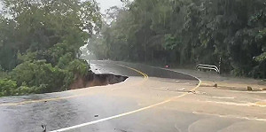 大雨釀災!台9戊舊南迴公路2.9公里地基掏空  南下車道封閉