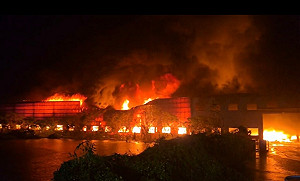 凱士士台南七股第5廠大火控制 重機具開挖處理殘火