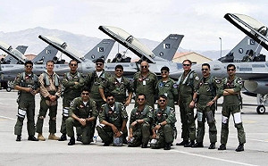 嫌棄中國霹靂-15不行? 傳巴基斯坦欲購AIM-120D導彈 超視距作戰效果更厲害