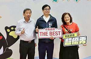 與高雄模範生及畢業生合影 陳其邁勗勉向夢想前行