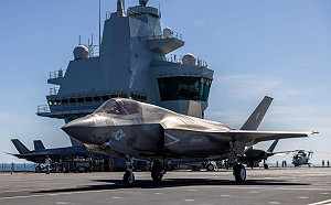 預演「護身軍刀」！美F-35B戰機跨艦操作 自英國航艦起降
