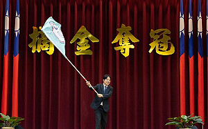 為世大運代表團授旗 賴清德點名「柚子同學」  高承睿：爭取最好成績 