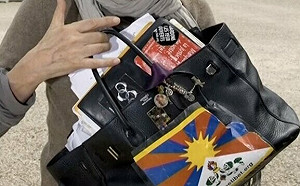 磨損、刮花、污漬斑斑都無礙! 全球首款原始柏金包拍賣落槌 10分鐘飆3億破紀錄