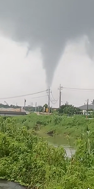 (影)「龍捲風」現蹤屏東？氣象署：氣流旺盛有機會發展