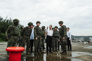 漢光41號演習》國防部長顧立雄親自檢視防禦性布雷、臺北港防護