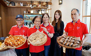 網美名店結合終身學習！長輩當「Bagel & Bagels」一日店長活力十足