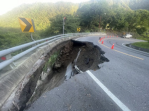台14線仁愛鄉霧社段路基崩塌  災修估逾1個月