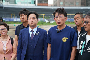 批新竹棒球場廠商垃圾 黃國昌質疑回填廢棄物、盜賣土方「賺兩手」