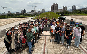 見證不義遺址人權事蹟 人權館邀台語、手語家庭成員參訪馬場町及東本願寺