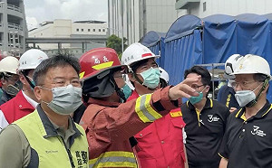 影》三元能源鋰電池廠大火獲控制  陳其邁震怒：勒令停工、依法開罰