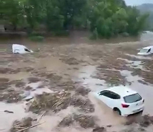 (影) 西班牙暴雨成災! 車輛遭沖走、洪水沖入民宅與地下室 加泰隆尼亞最高警戒