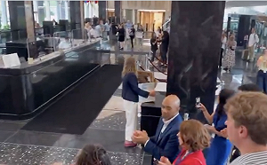 （影）美國務院突裁1300人! 疑打擊DEI針對女性與有色人種 員工送別畫面流出