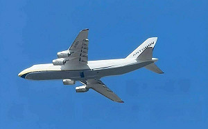 (影) 這巨無霸飛機刺痛俄羅斯! 象徵性勝利 3年來首次 烏An-124飛越基輔降德國 