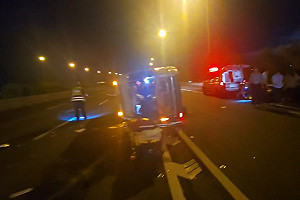 國1台南下營段廂型車與自小客事故  7人送醫