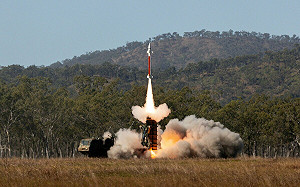 「護身軍刀」秀火力 美澳日韓法星首日遠程武器精準打擊開轟