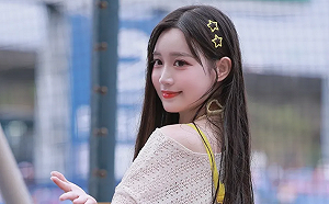 邊荷律涼水祭遭「不明液體射眼睛」！網氣炸：到底在幹嘛