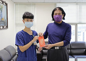 苗縣急診室病患持利剪刺向醫師  護理師徒手3秒制伏