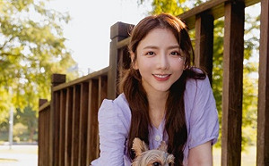 女星宋羽葤6歲信佛！給3隻愛犬也吃素  遭疑虐待動物