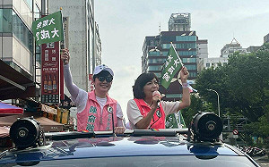 （影）陳淑華、陳俞融車掃加拜廟 祈求眾神護台灣 大罷免大成功