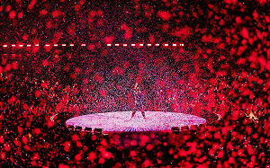 (影) 抓姦螢幕大放送! 千萬人同時觀看 酷玩演唱會 科技CEO外遇主管親熱不停