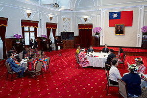 友邦青年來台圓夢 賴清德「豆漿燒餅」歡迎:把握機會品嚐美食