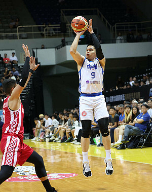 陳盈駿攻守全能  瓊斯盃台灣藍大勝巴林