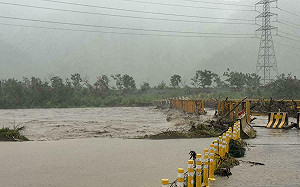 薇帕颱風炸豪雨 花蓮蚊子洞、崙天、明里便道封閉