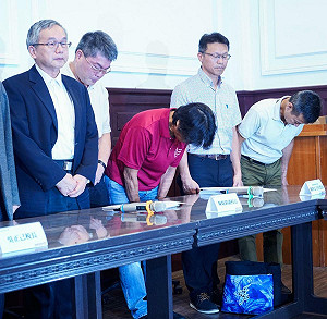 抽血案教練周台英露面、哽咽道歉「我沒把教練做好、希望你們原諒」