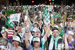 圖輯》「護國大遶境」萬人重返青島！民主馬拉松點燃罷免火炬