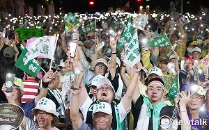 圖輯》「護國大遶境」萬人重返青島！民主馬拉松點燃罷免火炬