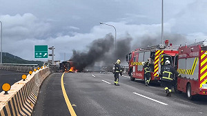 國5蘇澳匝道火燒車 女駕駛疑自撞護欄受困身亡
