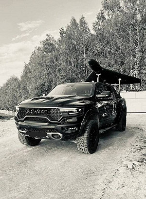 (影) 可同時發射2千架飽和攻擊! 俄擴大無人機產能 用美製皮卡發射沙赫德攻烏