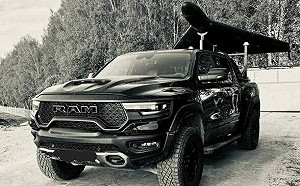 (影) 可同時發射2千架飽和攻擊! 俄擴大無人機產能 用美製皮卡發射沙赫德攻烏