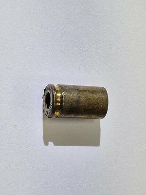 高雄市殯撿到14顆無底火道具槍彈殼  鎖定男子追緝