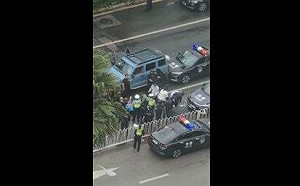 (影) 雲南驚傳大規模獻忠！「坦克300」撞人死傷慘重駕駛遭擊斃  官媒只報美車禍